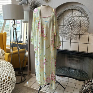 Oscar De La Renta robe and slip dress gown set